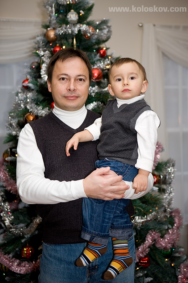 studio like portrait with dual flash canon man with baby studio like portrait with dual dedicated flash attached to canon