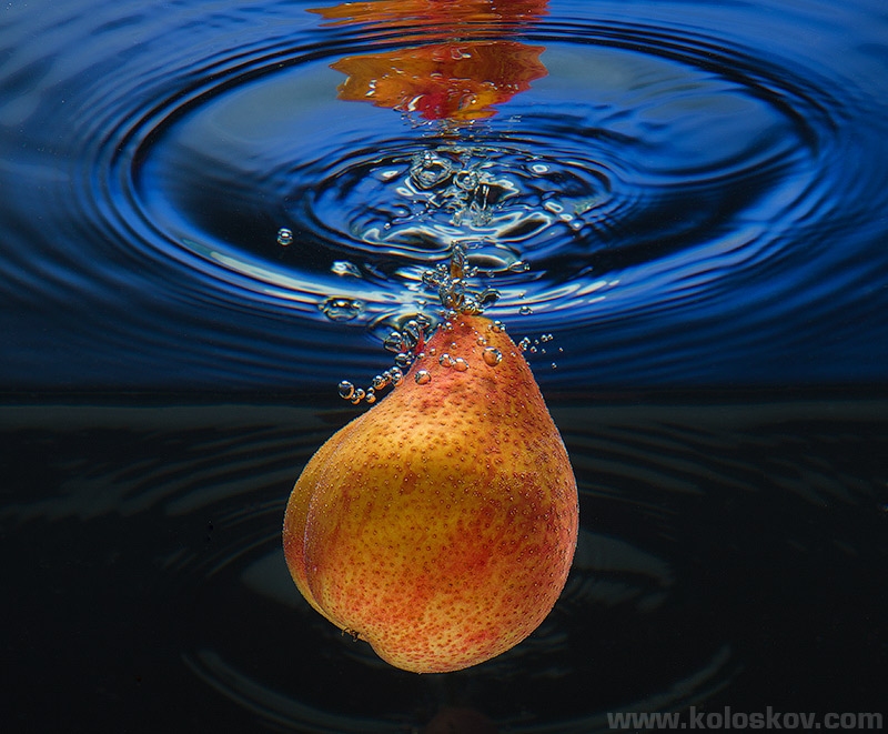 under water studio photography: fruit splash