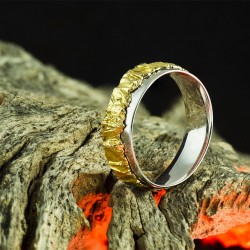 Studio Photography Insights: Shooting glossy reflective objects
