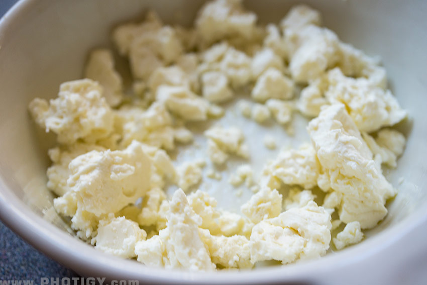 cooking-eggs-and-feta-with-tomato-receipie-2