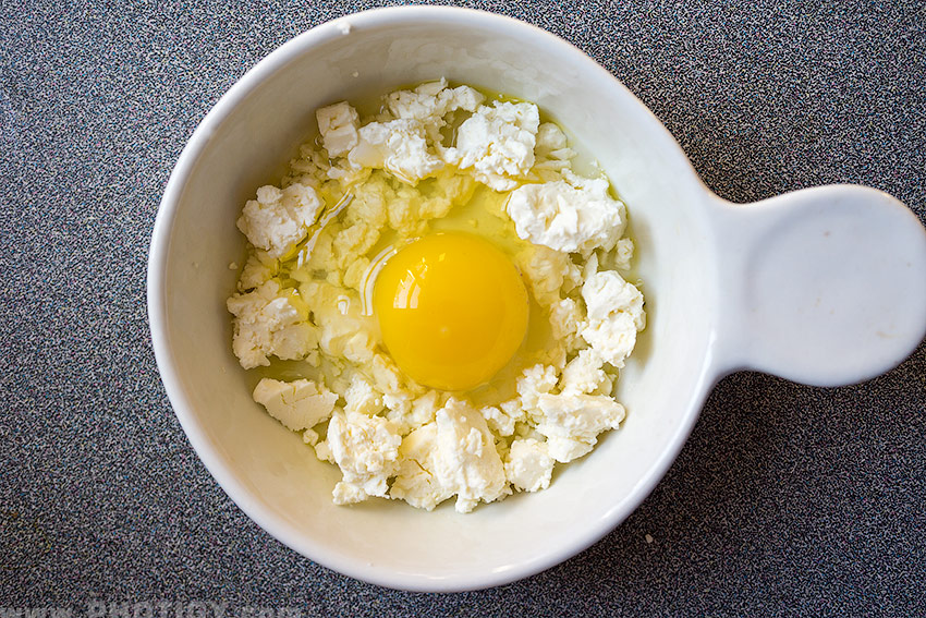 cooking-eggs-and-feta-with-tomato-receipie-4