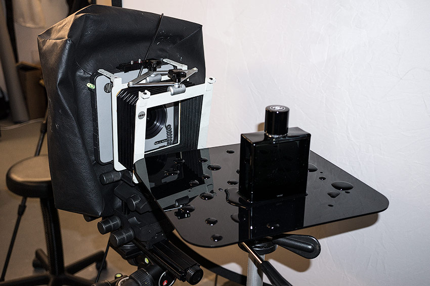 shooting-commercial-products-with-technical-camera