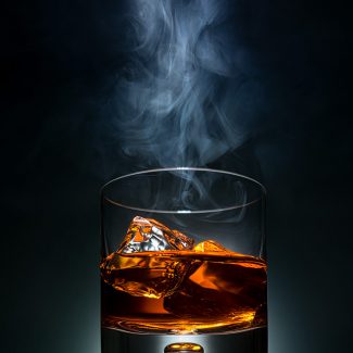 Wisky Glass Smoke Ice Tabel Top Dark Room