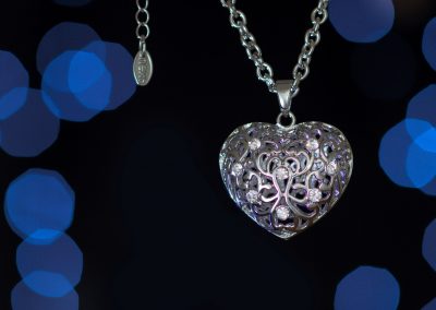 Jewelry Photography: Golden Pendant Shot 3