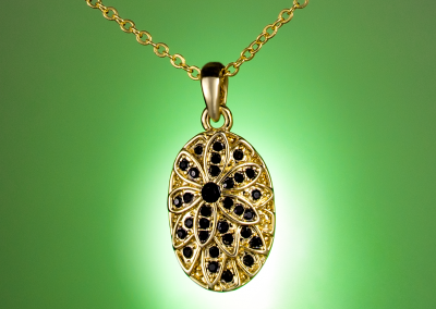 Jewelry Photography: Golden Pendant Shot 4