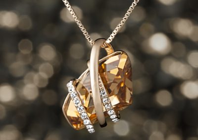 Jewelry Photography: Golden Pendant Shot 6