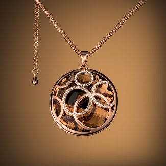 Jewelry Photography: Golden Pendant Shot, Workshop #40