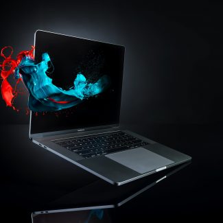 Making an Advertising Photo of a Laptop