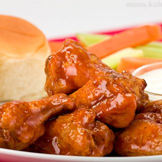 Food photographer in Atlanta: chicken wings, photographer, stylist and a sauce:-)