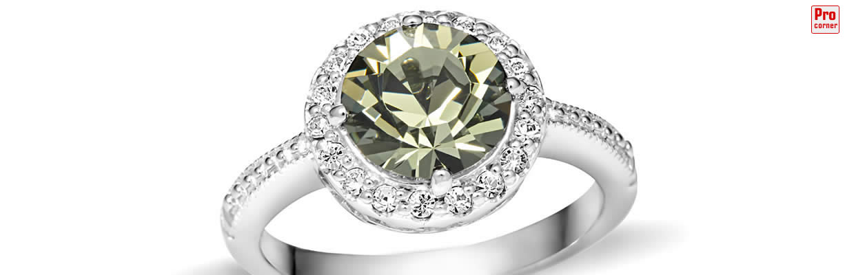 Jewelry Swarovski ring Behind the scene