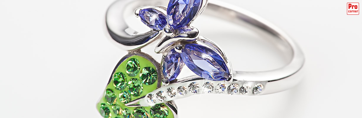 Jewelry photography using polarized light